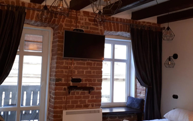 Loft апартаменти з балконом в центрі Львова