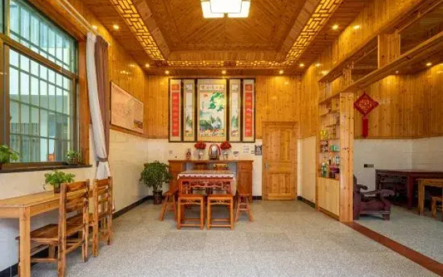 Huangling Chushi Nuanju Guesthouse