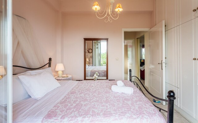 Country house with panoramic view and beach access