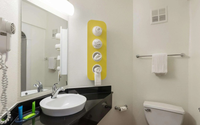 Motel 6 Orlando, FL - International Dr