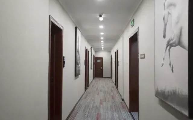 Junyi Hotel (Xuancheng Wanda Plaza)