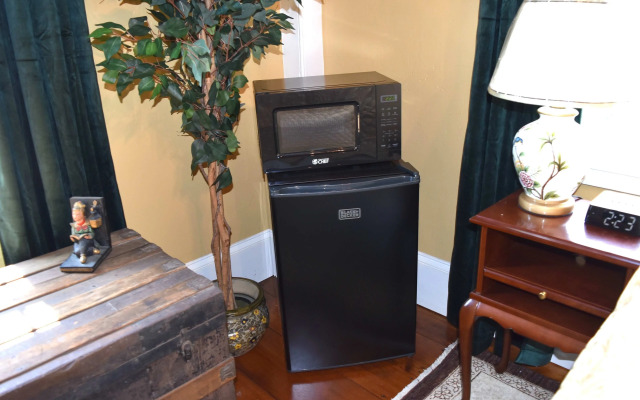 Silsbee's by Daniels House