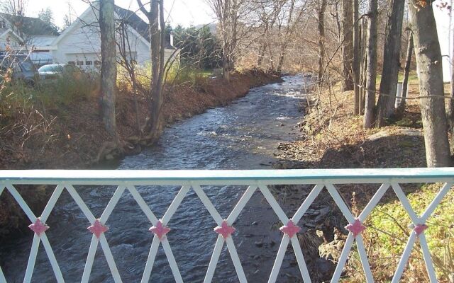 Brookside Inn At Laurens