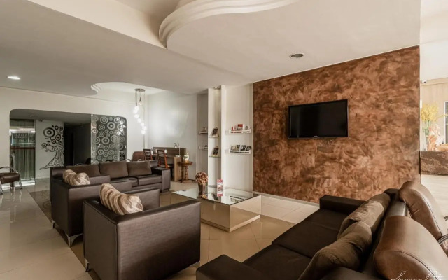 Schalom Hotel