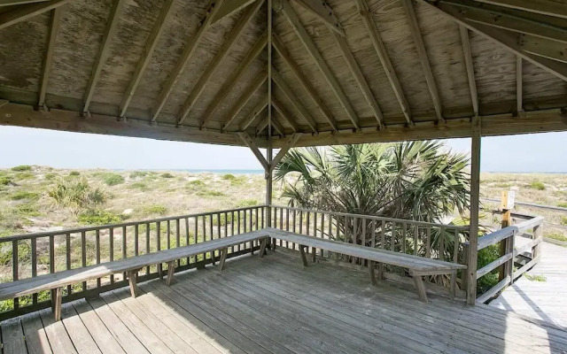 Beachfront Bliss: St. Augustine 2BD Luxury