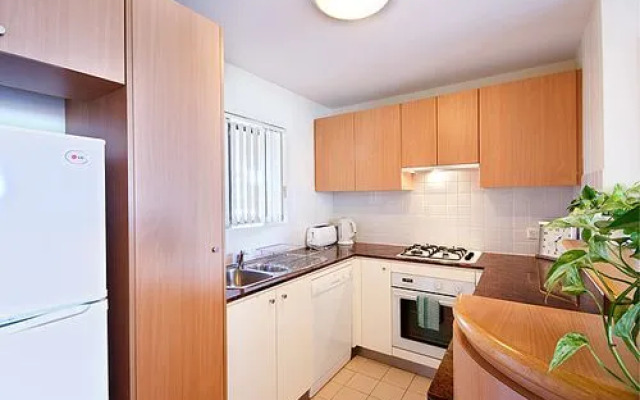 Homebush Bay Self-Contained Modern Two-Bedroom Apartments (BEN)