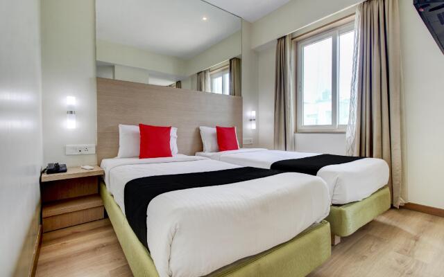 Vaccinated Staff- Capital O 74657 Nandhana Regent