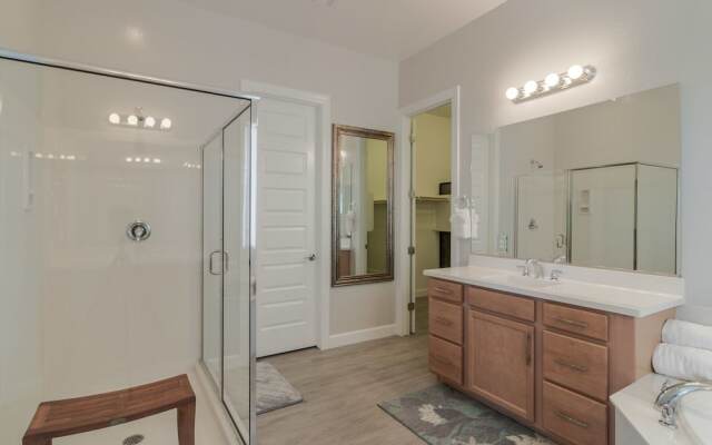 3 Bedroom Home with Outdoor Pool
