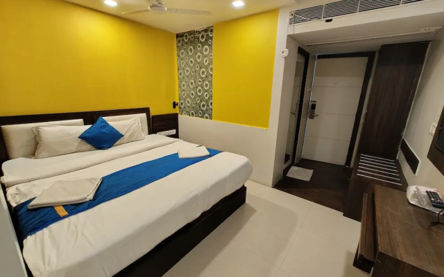 Hotel Aura - Near Malad Link Road