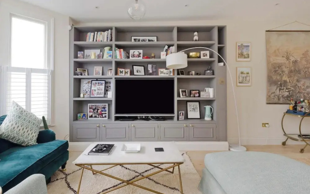 Central London 4BR Queens Park Family Home With Garden