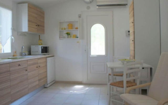 Charming Holiday Home in Robion With Swimming Pool