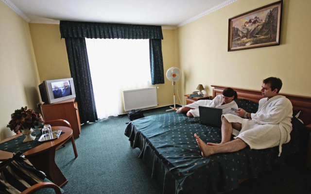 Viktória Hotel