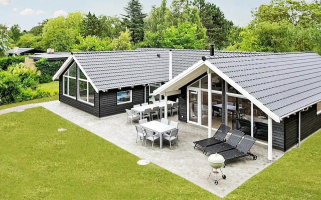 14 Person Holiday Home in Tisvildeleje