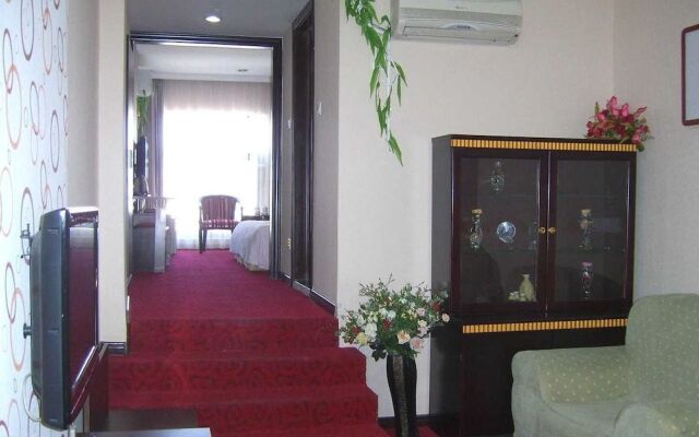 Qingdao High School Xianglan Hotel