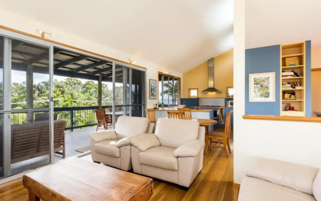 Blue Poles (Pets Allowed)