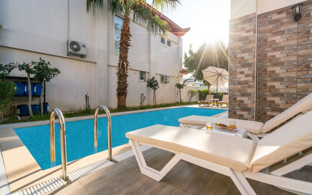 Villa Aris by Villatatilin