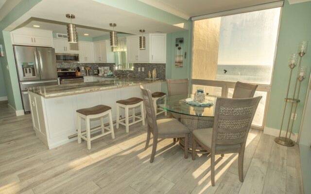 2106 is a Gulf Front 3 bedroom unobstructed views by RedAwning