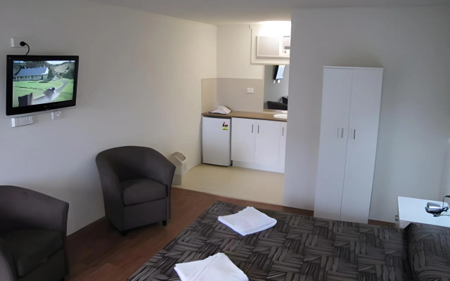 Slipway Hotel Motel