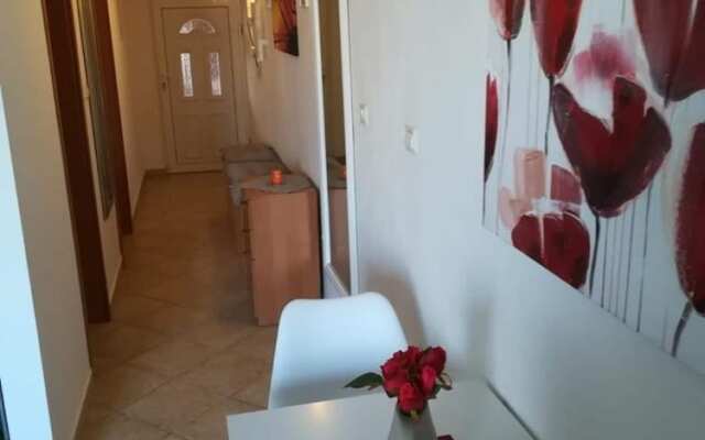 Sunset Apartment with a private yard at Medulin Riviera