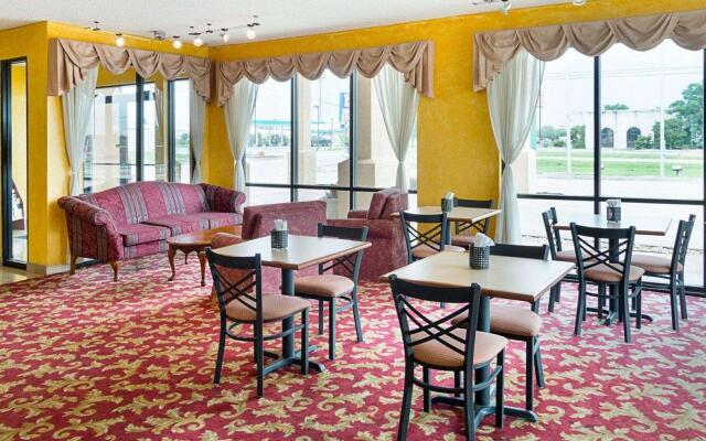 Econo Lodge Hillsboro I-35