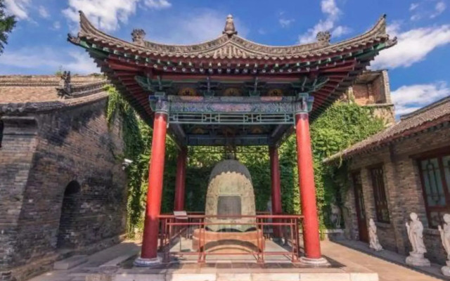 鸿晟云栖酒店(西安航天城凤栖原地铁站店)