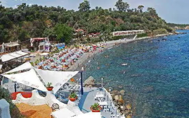 Cirucco Bay Hotel & Camping