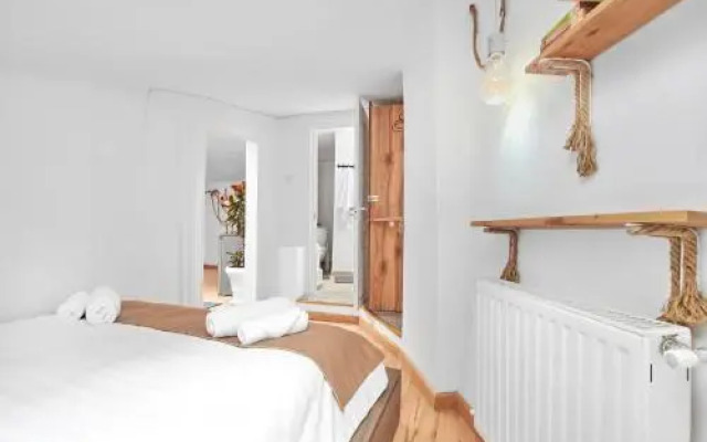 Attic Downtown by CityLife Suites