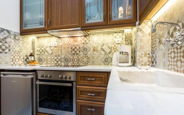 Neoclassical apartment with 2 bedrooms in Piraeus