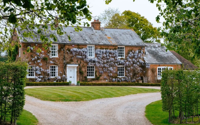 Stunning 6-bed Country House With Heated Pool