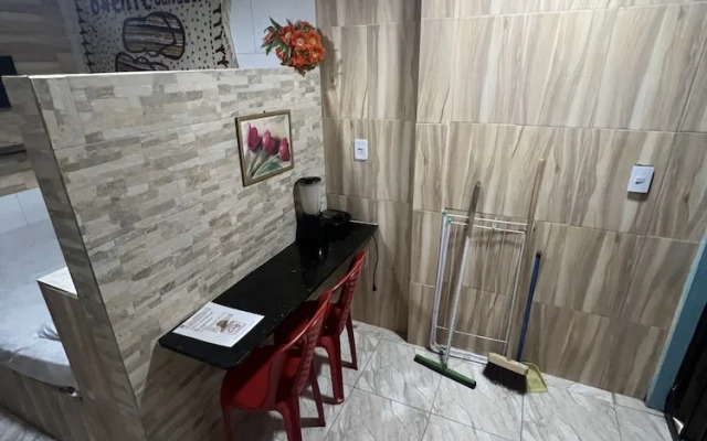 Flat na Praia de Itapuã no Térreo com AR-Condicionado - SEM TAXAS