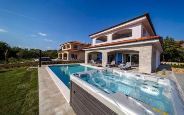 Luxury Villa Loma 2