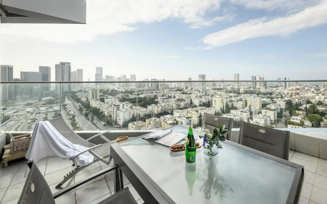 High end 2 BR w panoramic City view