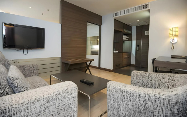 Отель Sukhumvit Suites