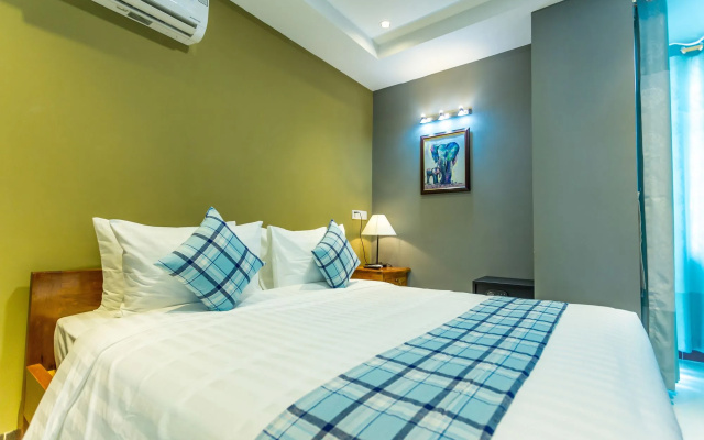 Botum Palace Hotel