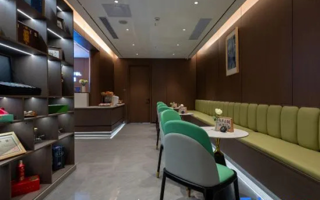 EzzI Hotel