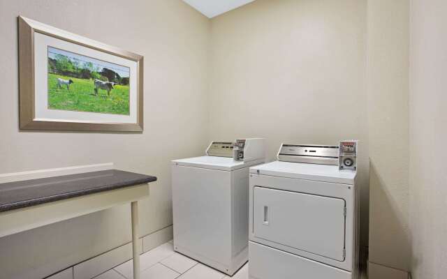 La Quinta Inn & Suites by Wyndham Palestine