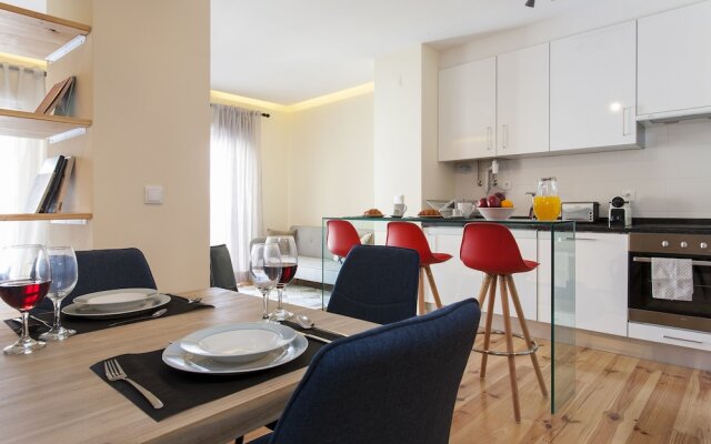 ALTIDO Charming 2BR Apt w/balcony&city views, in Graca