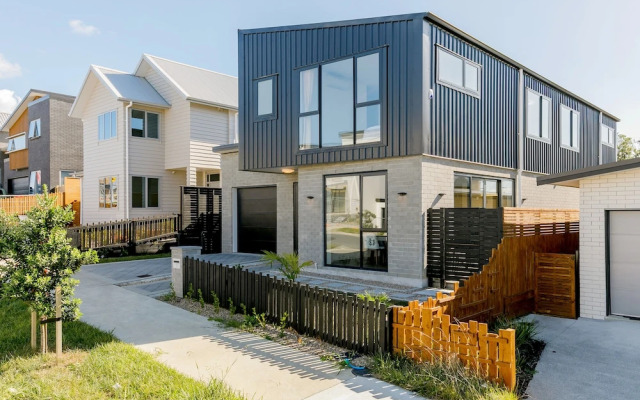 Hero Holiday House L12