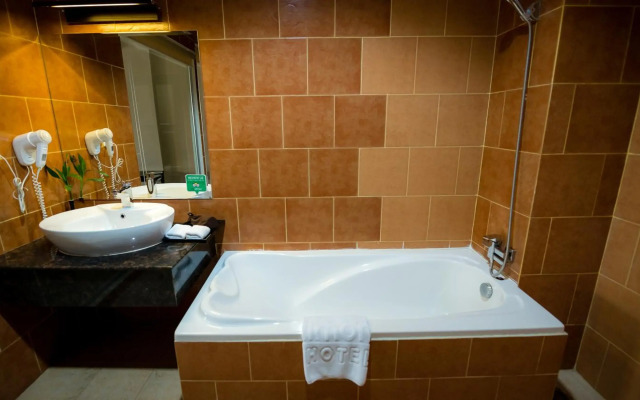 Almond Hotel Sothearos