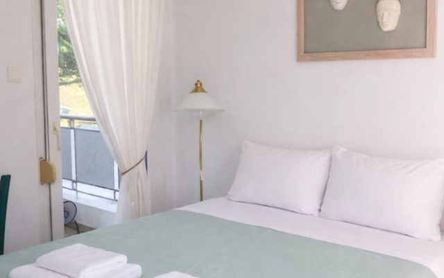 Ancient Vibe - Seaside Stay w Balcony Near Volos