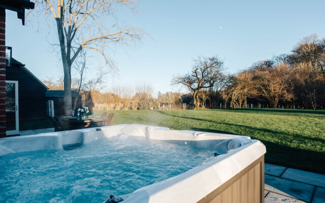 Hayward House, Hot Tub, Large Garden