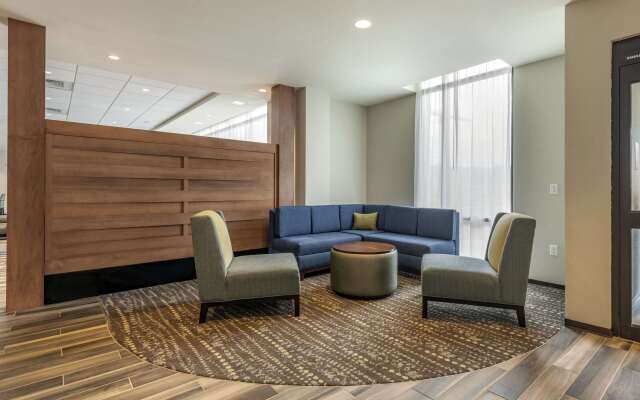 Comfort Inn & Suites Pittsburgh-Northshore