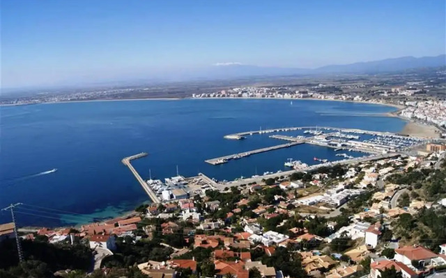 Ferran 32 in Roses With 4 Bedrooms and 2 Bathrooms