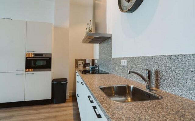 Spacious Luxury Apartment With Beautiful Views of the Marina