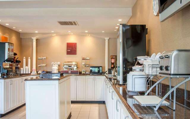 Comfort Suites West Warwick - Providence