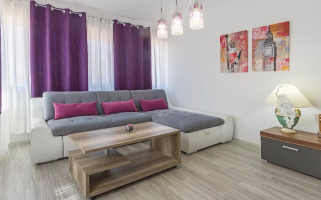 Awesome Home in Vodnjan With 4 Bedrooms, Outdoor Swimming Pool and Wifi