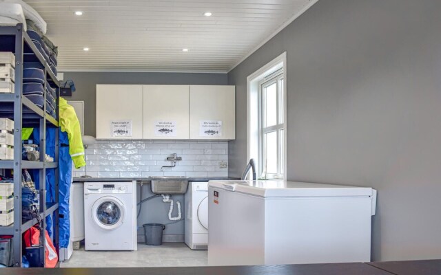 Amazing Home in Bakkasund With 3 Bedrooms and Wifi