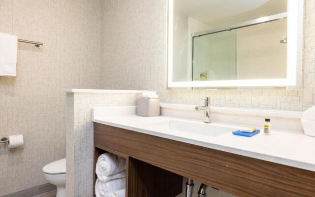 Holiday Inn Express & Suites San Jose Silicon Valley, an IHG Hotel