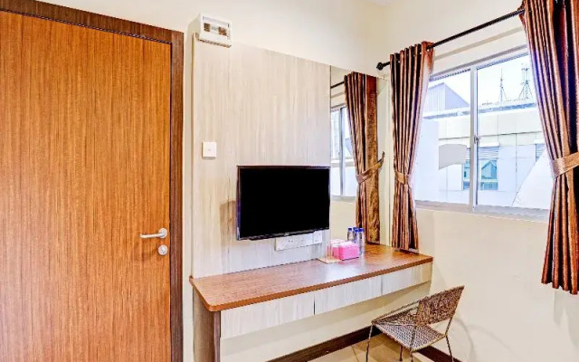 OYO 90350 Hotel Five Star 2