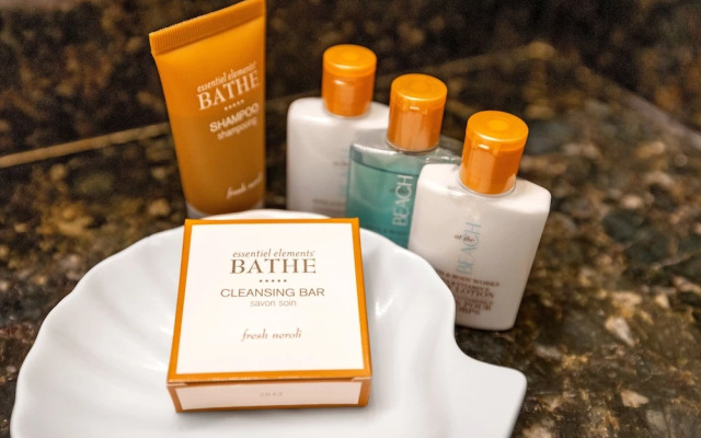 Waikiki Banyan 1BR Condos with No Parking